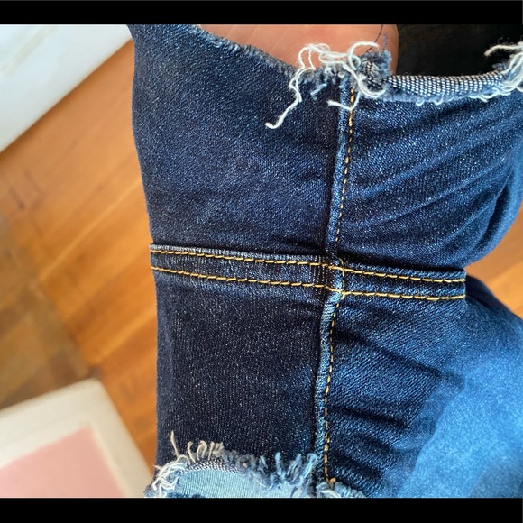 High Rise Levi Shorts - Picture 3 of 4